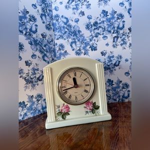 Beautiful vintage rose Quartz desk clock 🕰️